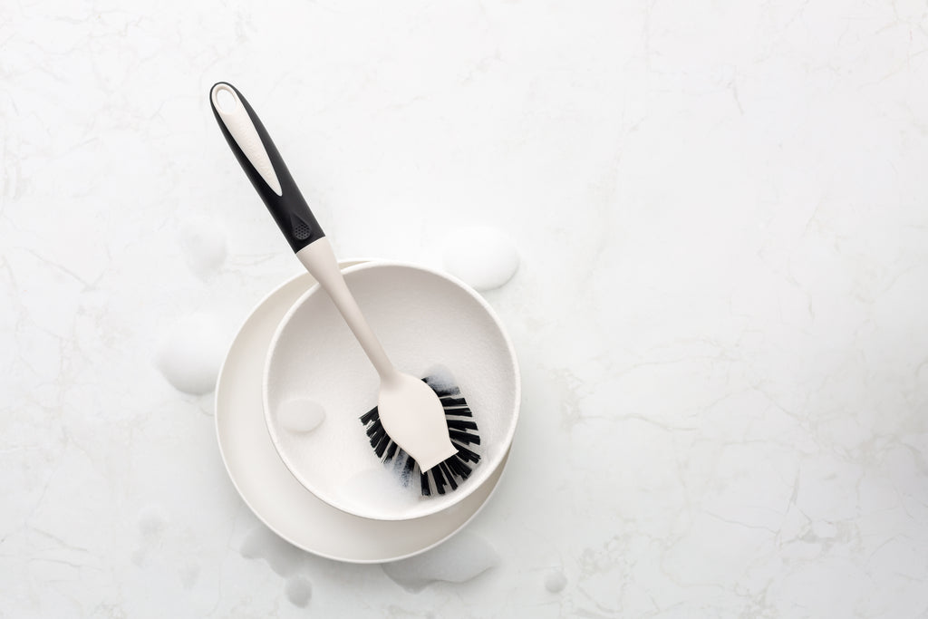 MANOR ROAD DISH BRUSH - BLACK & PEBBLE
